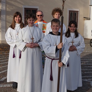 Pfarrer / Ministrantinnen / Ministranten                               